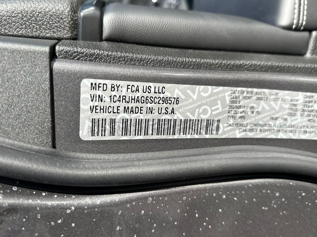 2025 Jeep Grand Cherokee Laredo photo 25