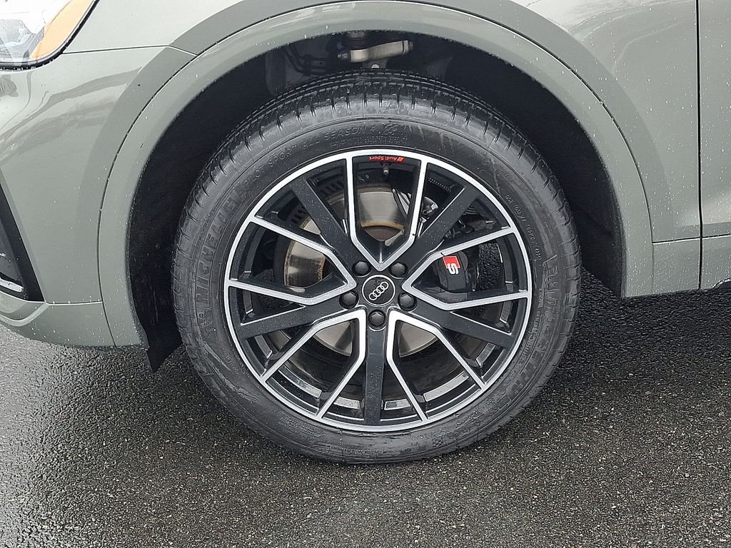 Thumbnail: 2023 Audi SQ5 - 8