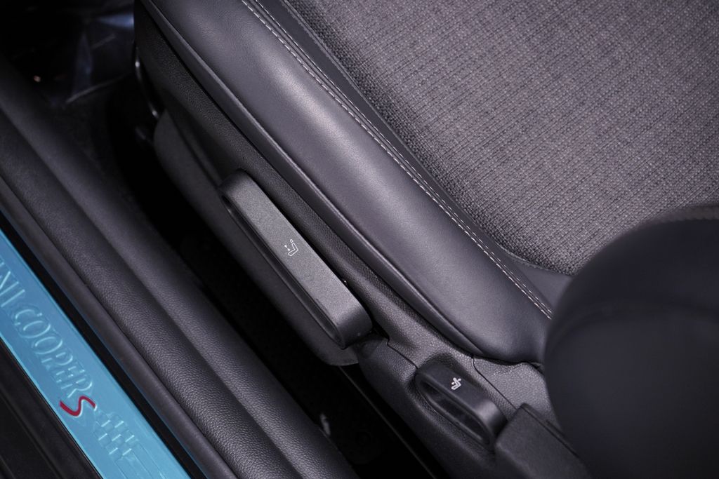 Thumbnail: 2019 MINI Cooper - 18