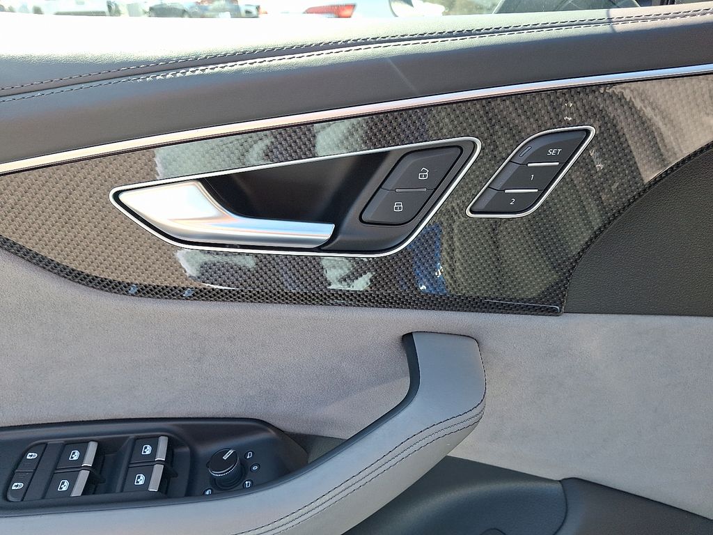 Thumbnail: 2023 Audi SQ8 - 12