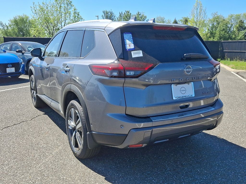 2025 Nissan Rogue SL 3