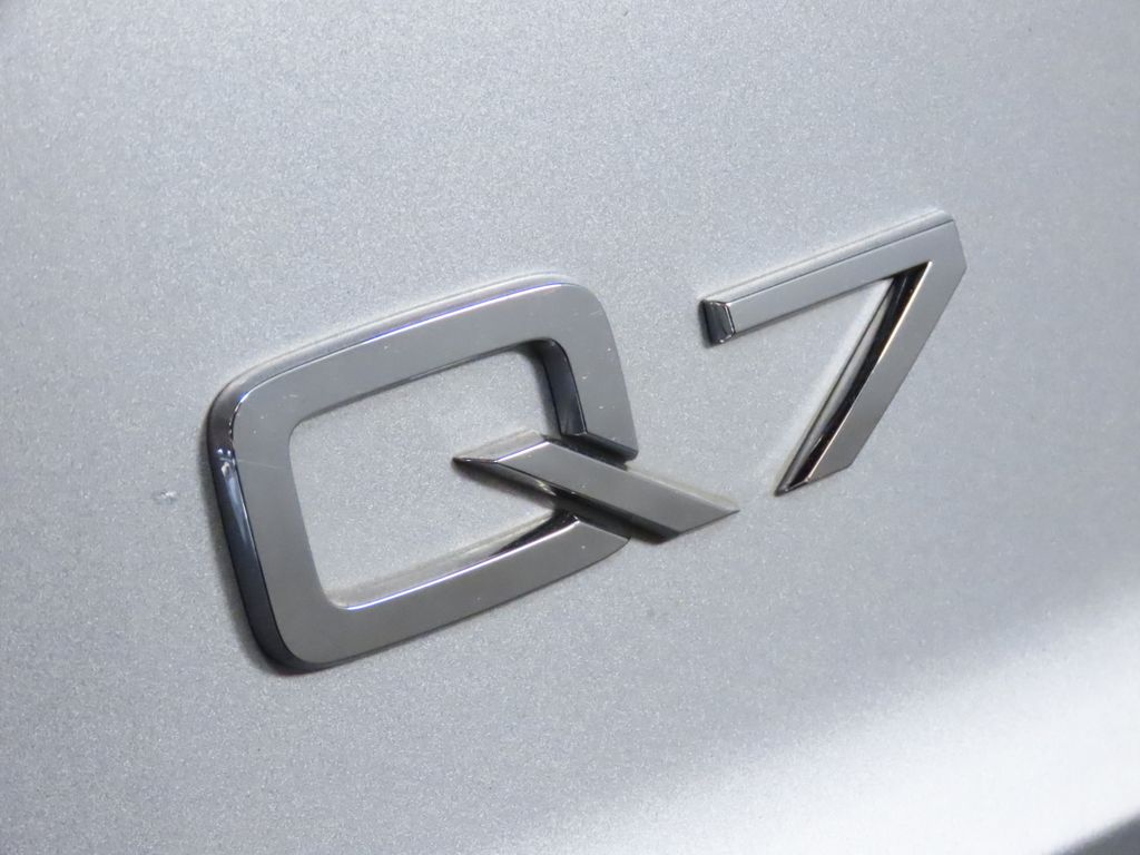 Thumbnail: 2022 Audi Q7 - 9