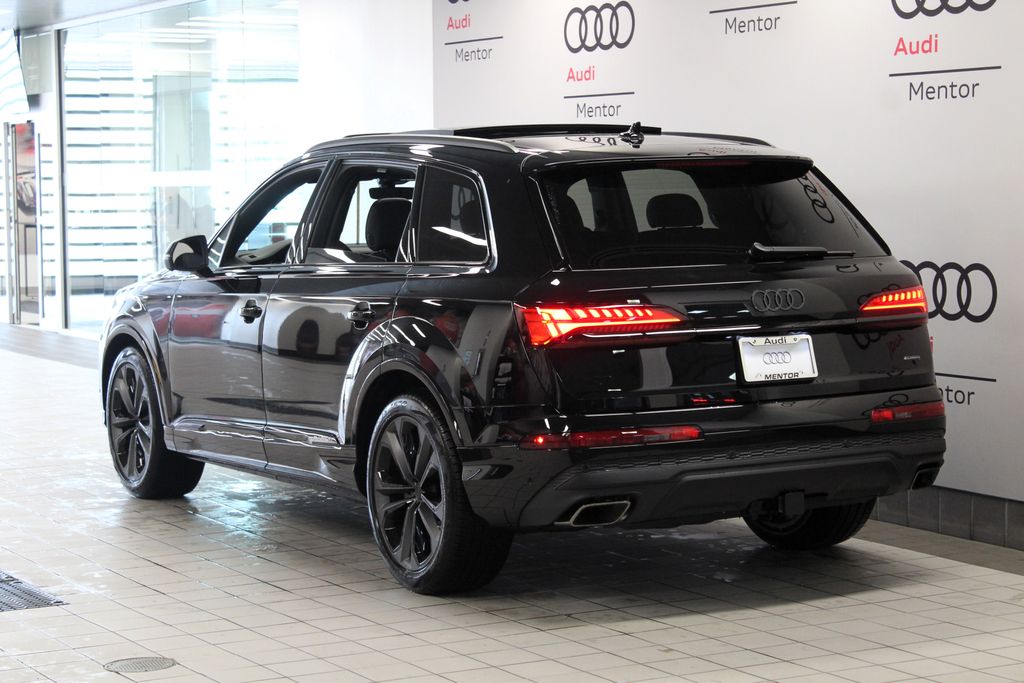 Thumbnail: 2026 Audi Q7 - 4