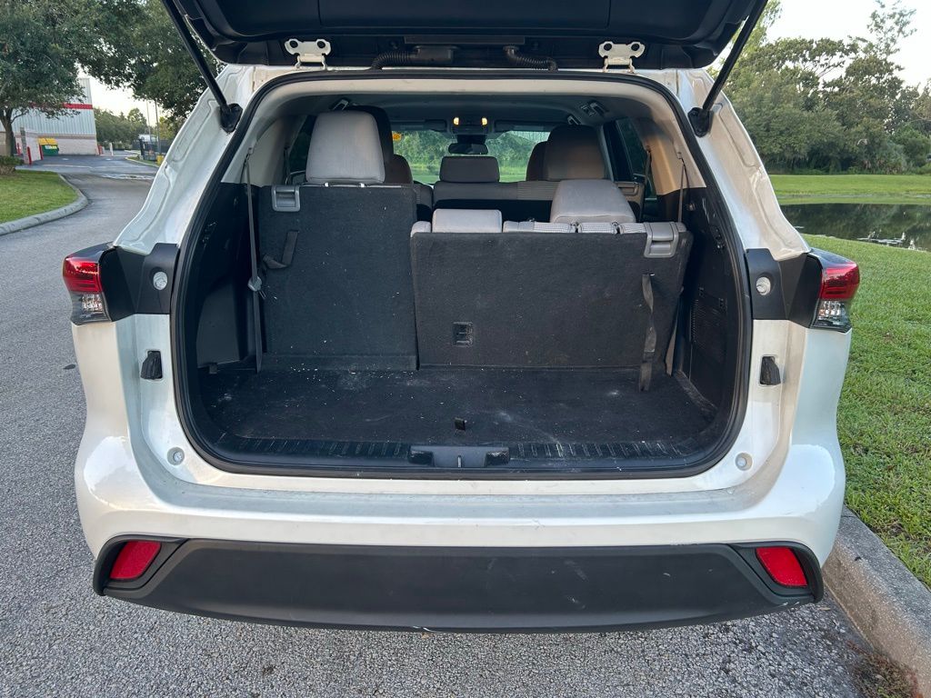 Thumbnail: 2021 Toyota Highlander - 10