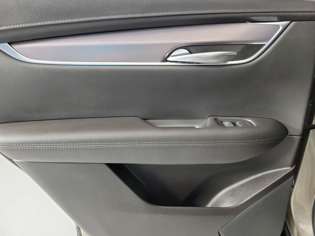 2023 Cadillac XT5 Luxury - 10