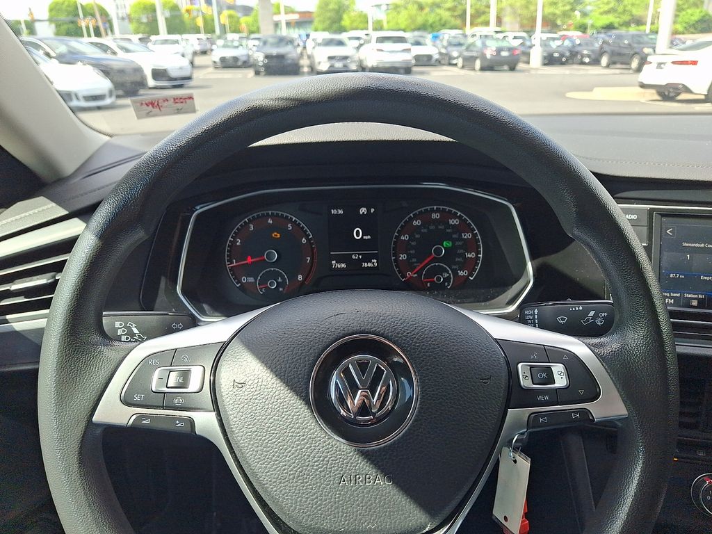 Thumbnail: 2021 Volkswagen Jetta - 18