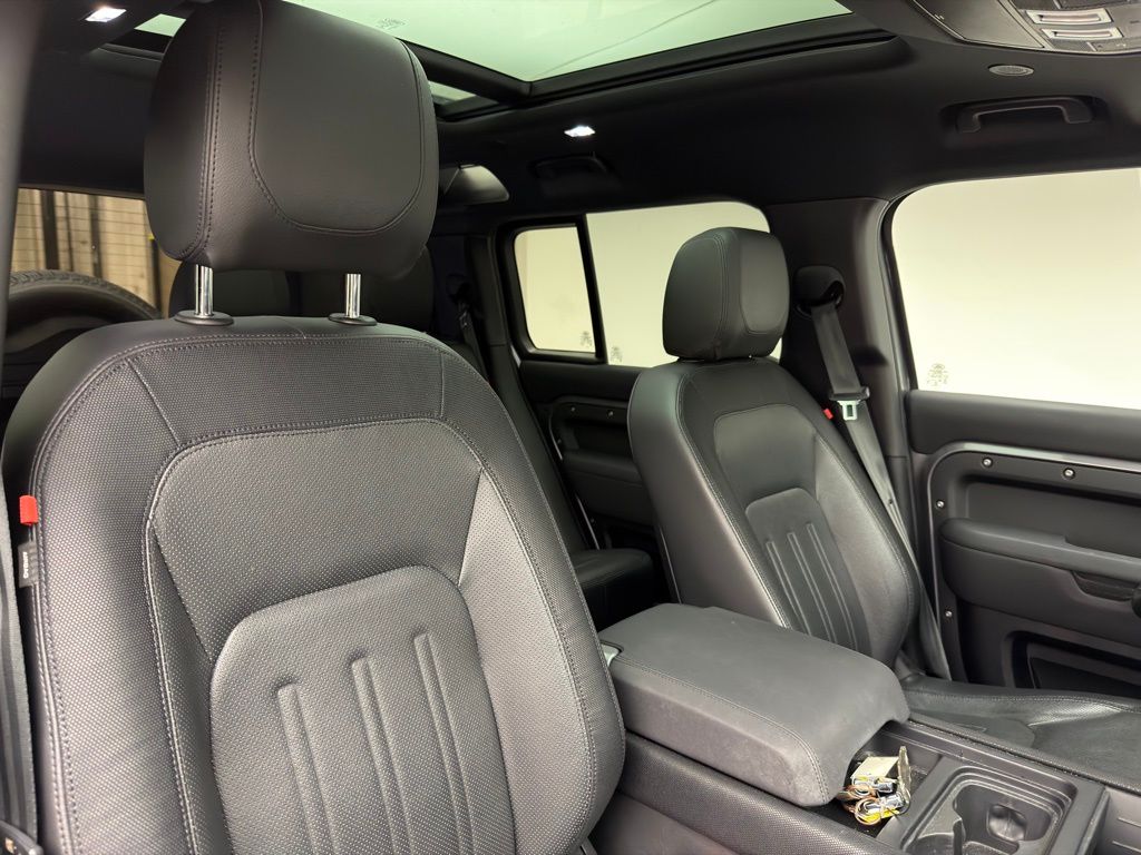 Thumbnail: 2022 Land Rover Defender - 5