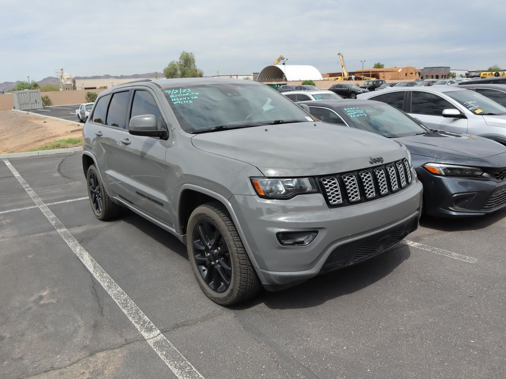 Thumbnail: 2020 Jeep Grand Cherokee - 3