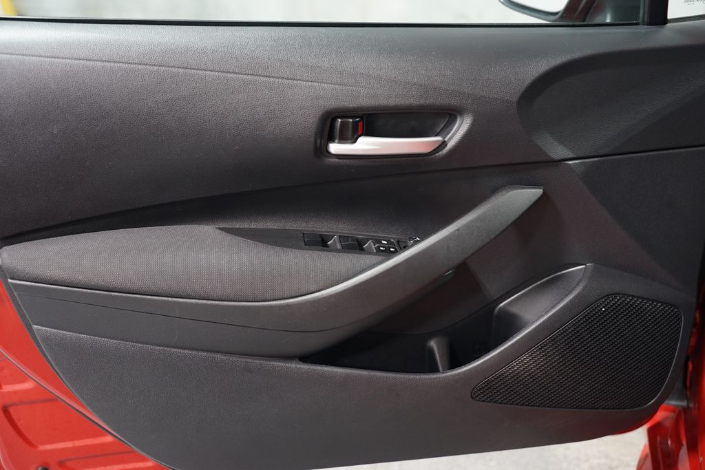 2021 Toyota Corolla LE 26