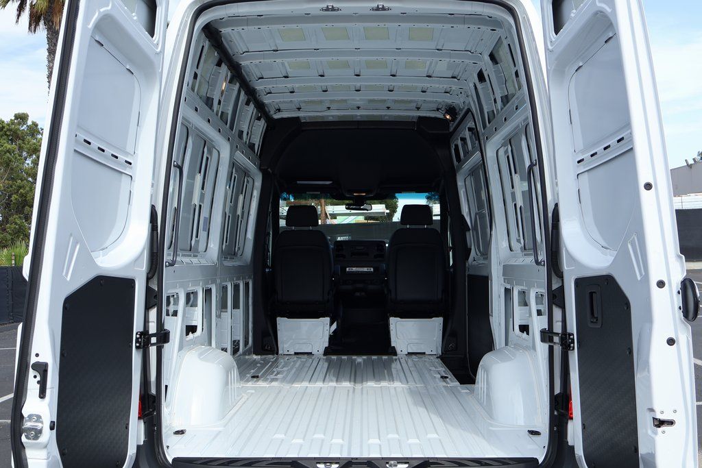 Thumbnail: 2025 Mercedes-Benz Sprinter - 8