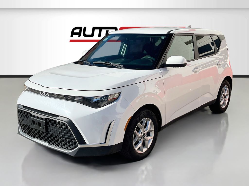 Used 2024 White Kia LX image 3