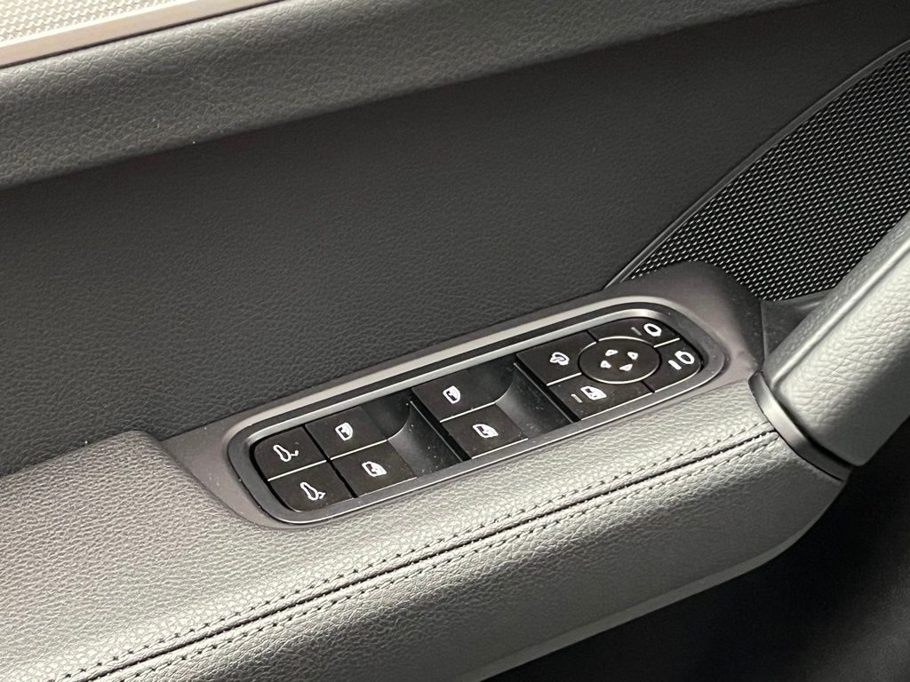 Thumbnail: 2026 Porsche Cayenne - 20