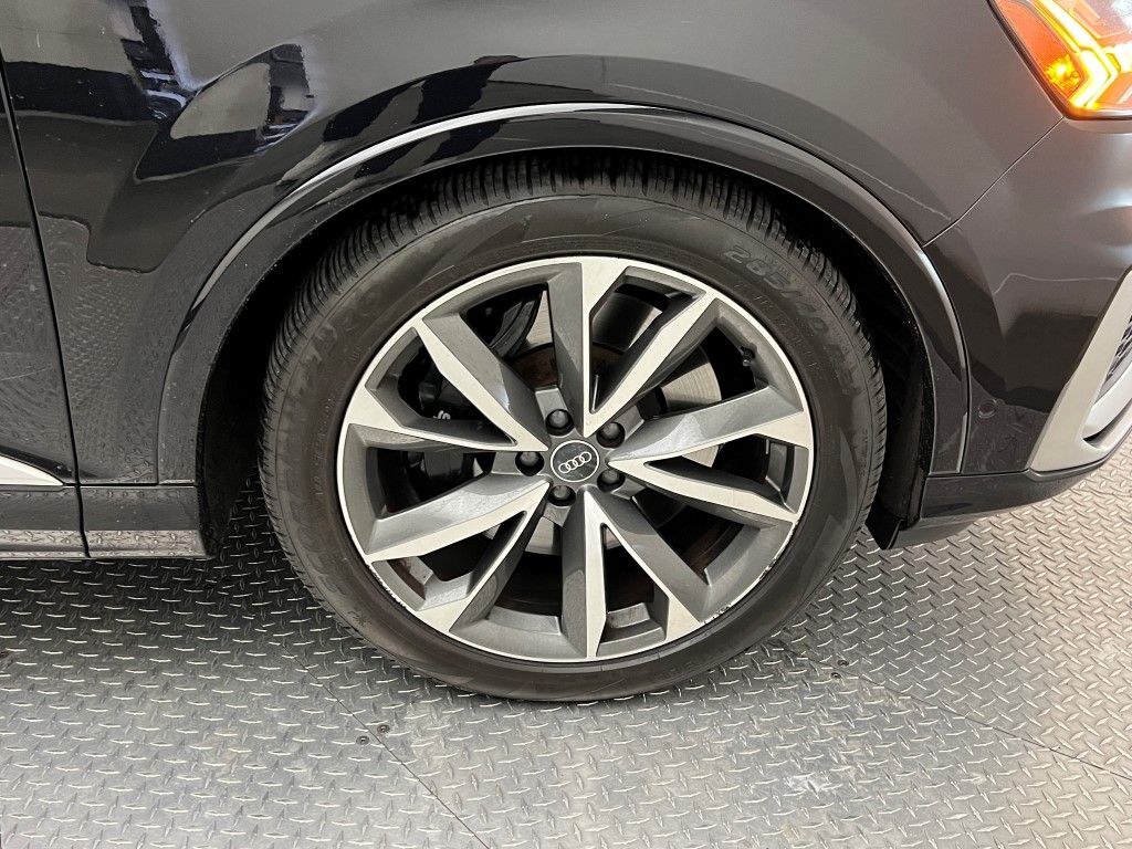 Thumbnail: 2021 Audi SQ7 - 12