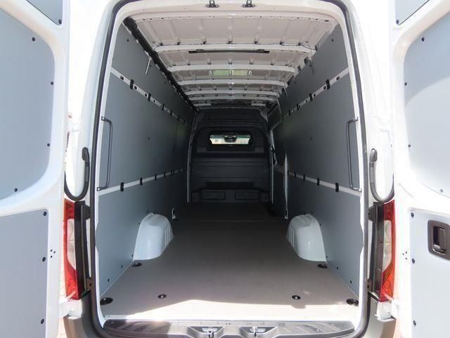 2024 Mercedes-Benz Sprinter 2500 18