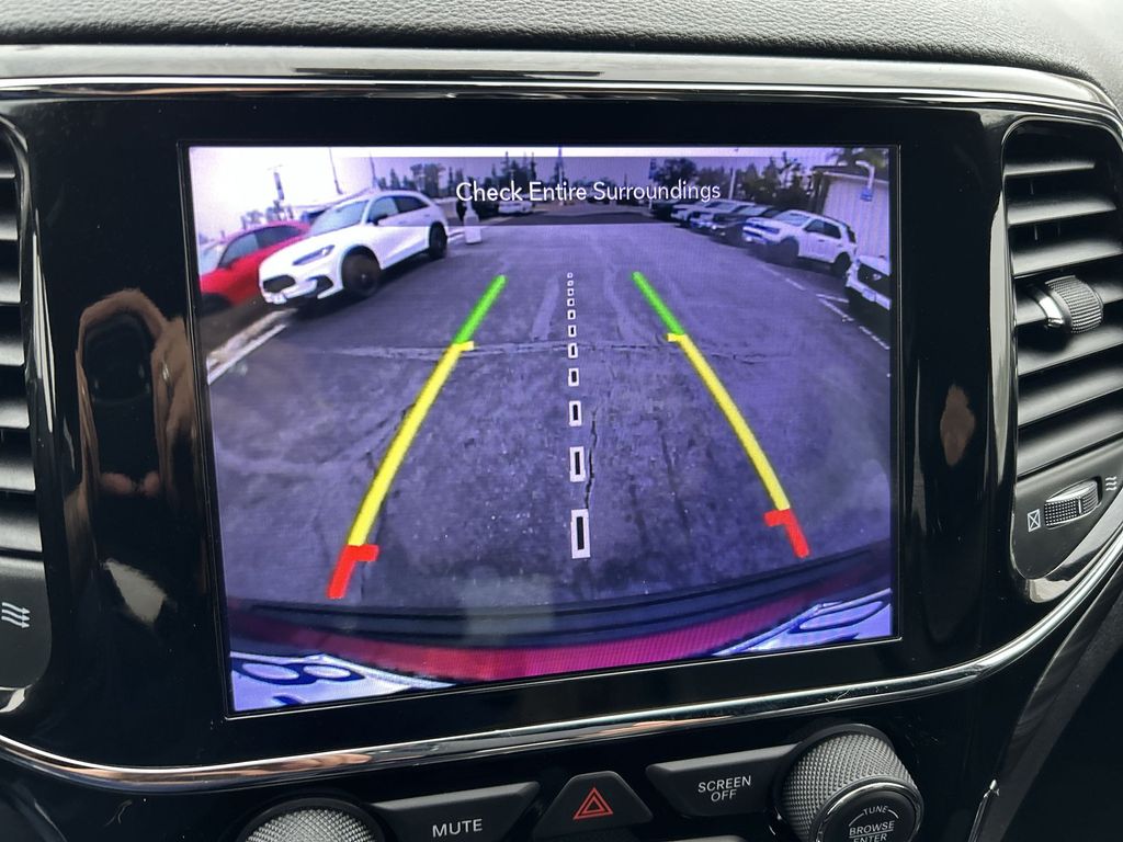 Thumbnail: 2021 Jeep Grand Cherokee - 17