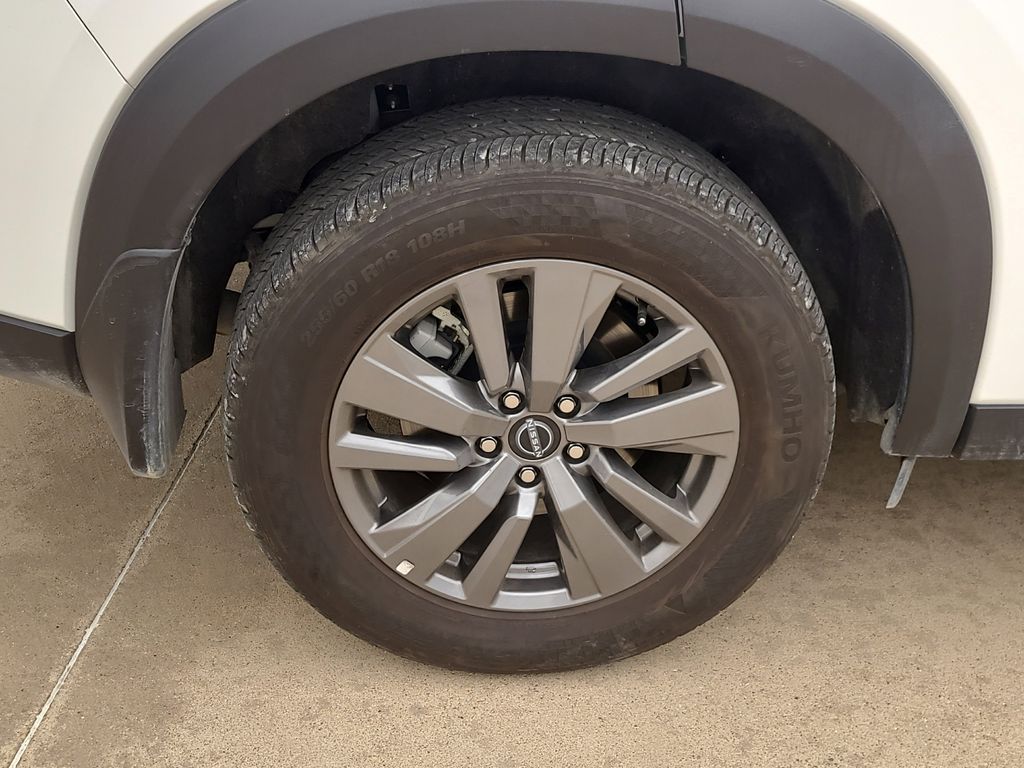 View vehicle photo 6