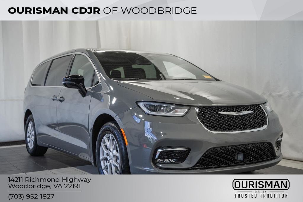 Ceramic Gray Clearcoat 2025 Chrysler Pacifica Select FWD Minivan Front-Wheel Drive 9-Speed Automatic