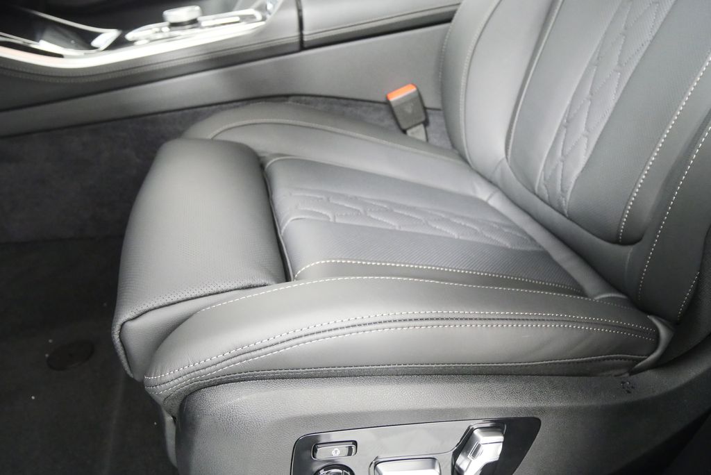 Thumbnail: 2026 BMW X5 - 10