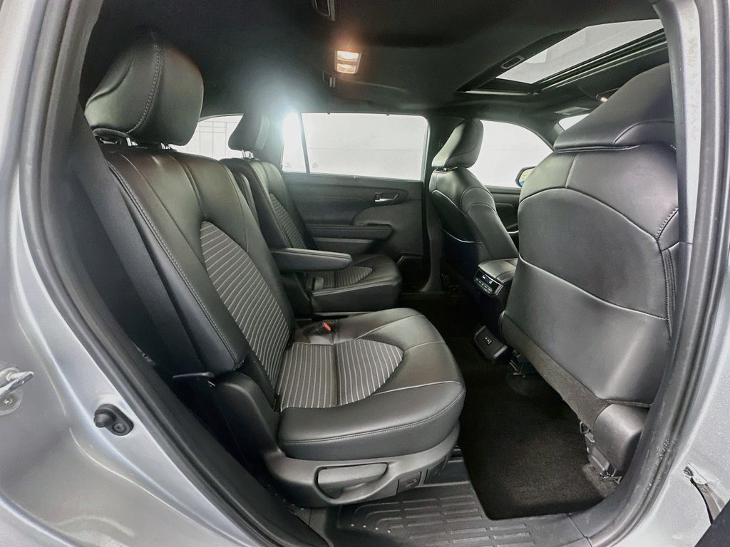 Thumbnail: 2024 Toyota Highlander - 28