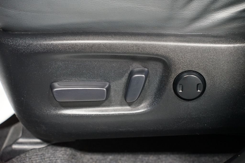 Thumbnail: 2014 Toyota RAV4 - 32