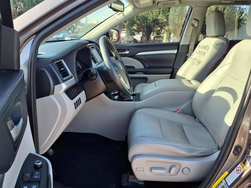 2014 Toyota Highlander XLE V6 Gray at Texan Dodge Chrysler Jeep Ram