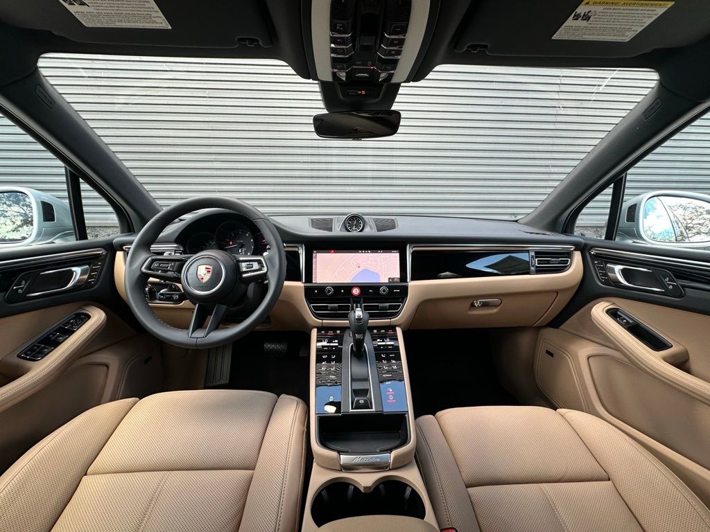 2025 Porsche Macan  28