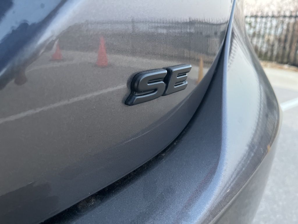 Thumbnail: 2023 Toyota Camry - 9