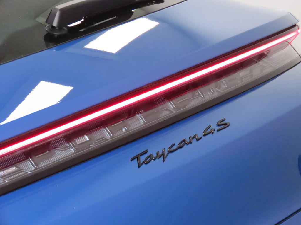 Thumbnail: 2024 Porsche Taycan - 12