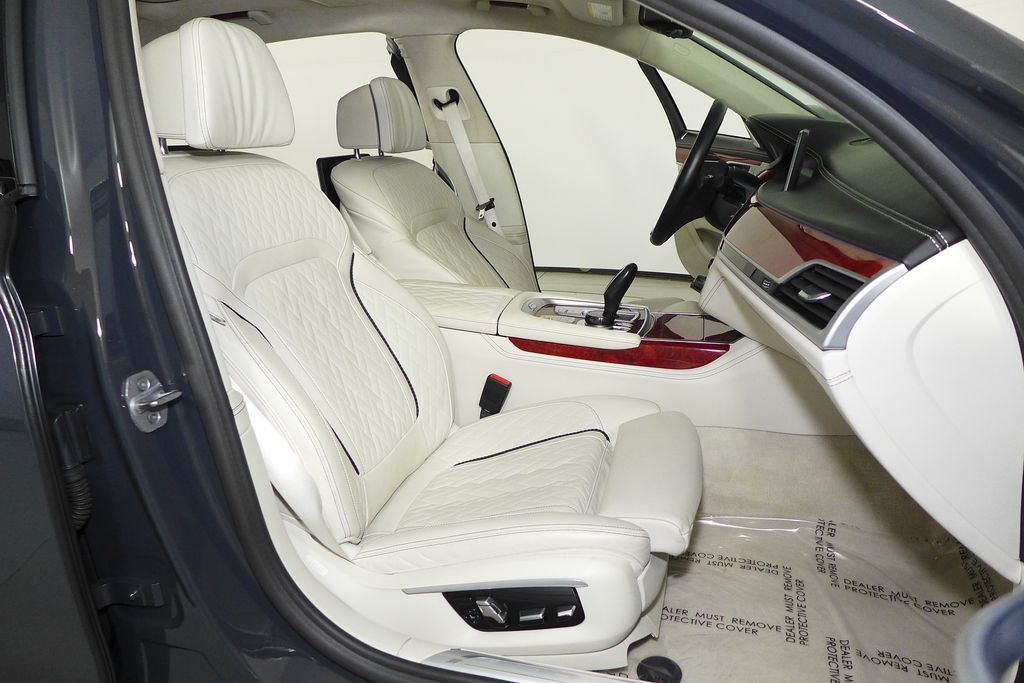 Thumbnail: 2021 BMW 7 Series - 19