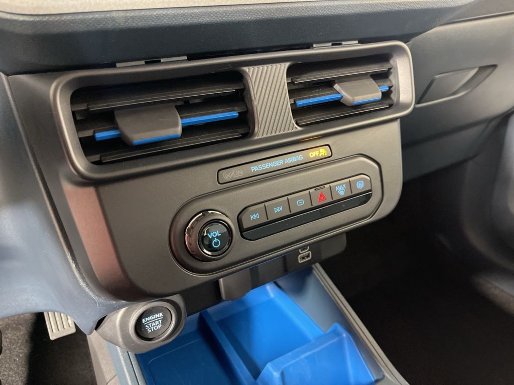 Thumbnail: 2025 Ford Maverick - 30