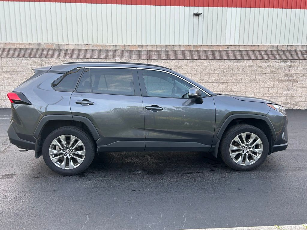 2024 Toyota RAV4 XLE Premium 6