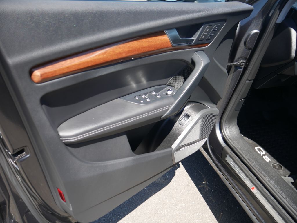 Thumbnail: 2023 Audi Q5 - 4