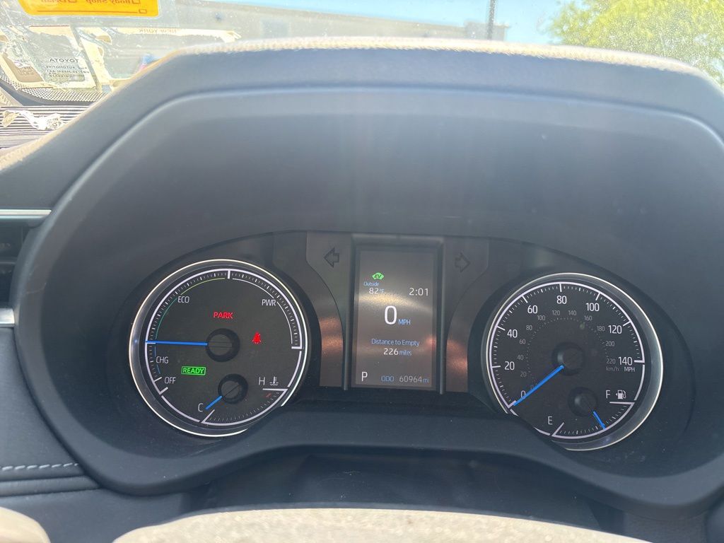 Used 2021  Toyota LE image 6