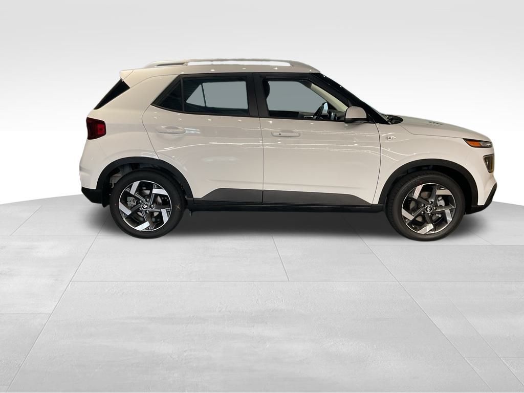 New 2025 White Hyundai SEL image 2