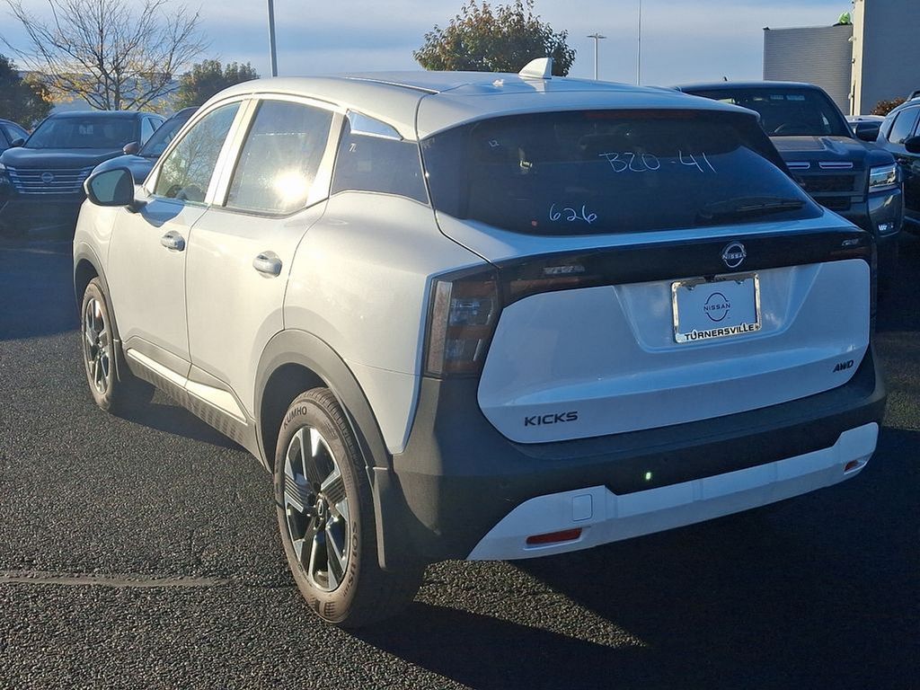 Thumbnail: 2025 Nissan Kicks - 3