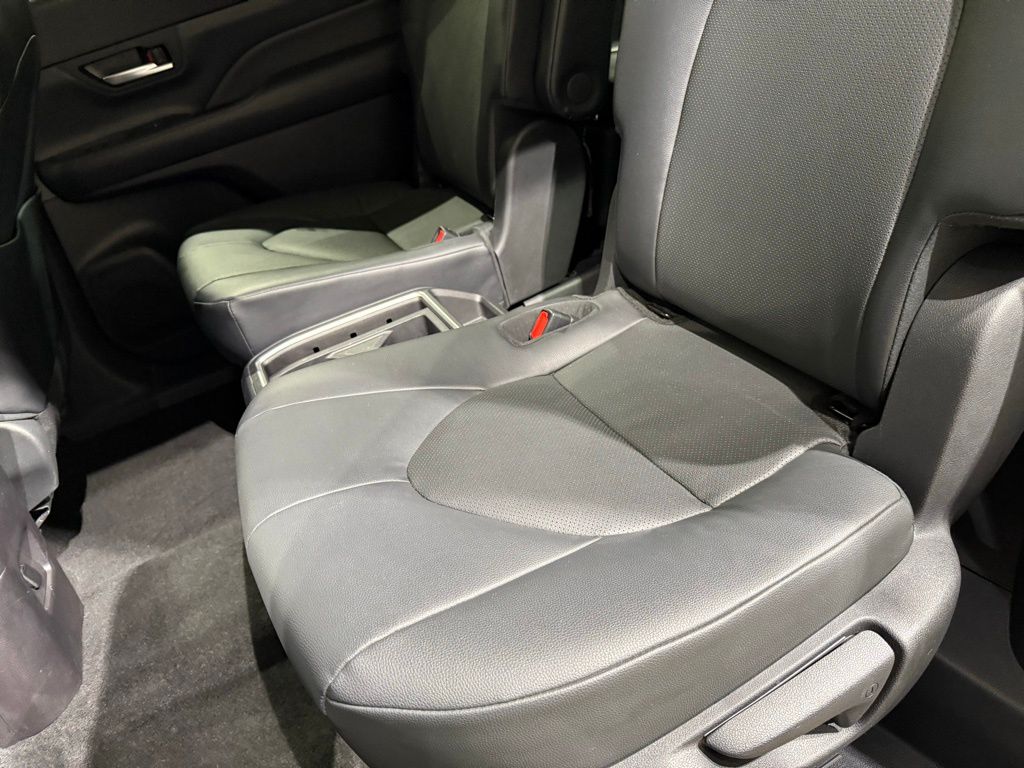 Thumbnail: 2025 Toyota Grand Highlander - 19