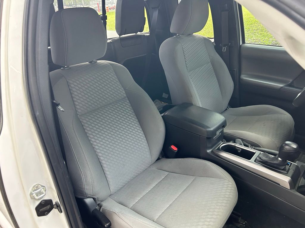 2022 Toyota Tacoma SR5 14