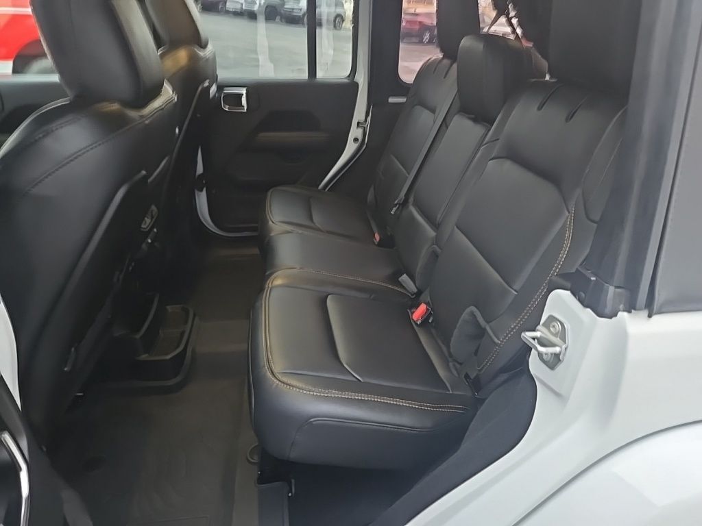 New 2025 White Jeep Sahara image 28