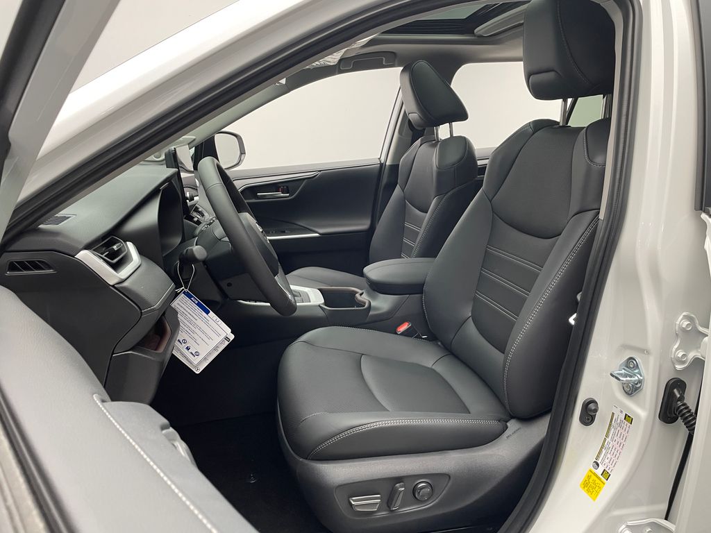 Thumbnail: 2025 Toyota RAV4 - 14