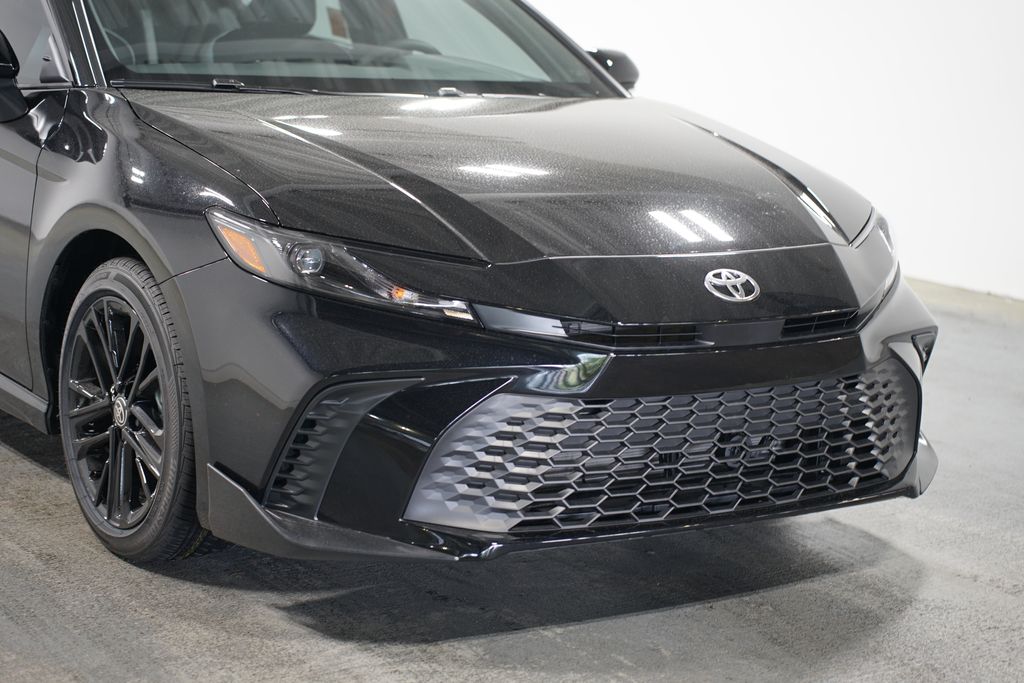2025 Toyota Camry SE 4