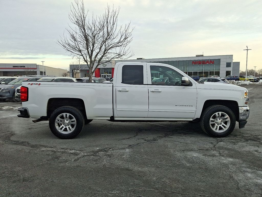 Thumbnail: 2017 Chevrolet Silverado 1500 - 7