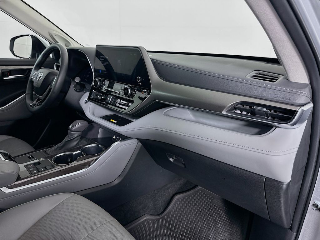 Thumbnail: 2023 Toyota Highlander - 30