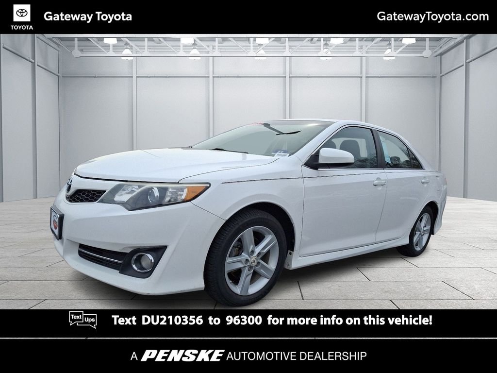 2013 Toyota Camry SE Hero Image