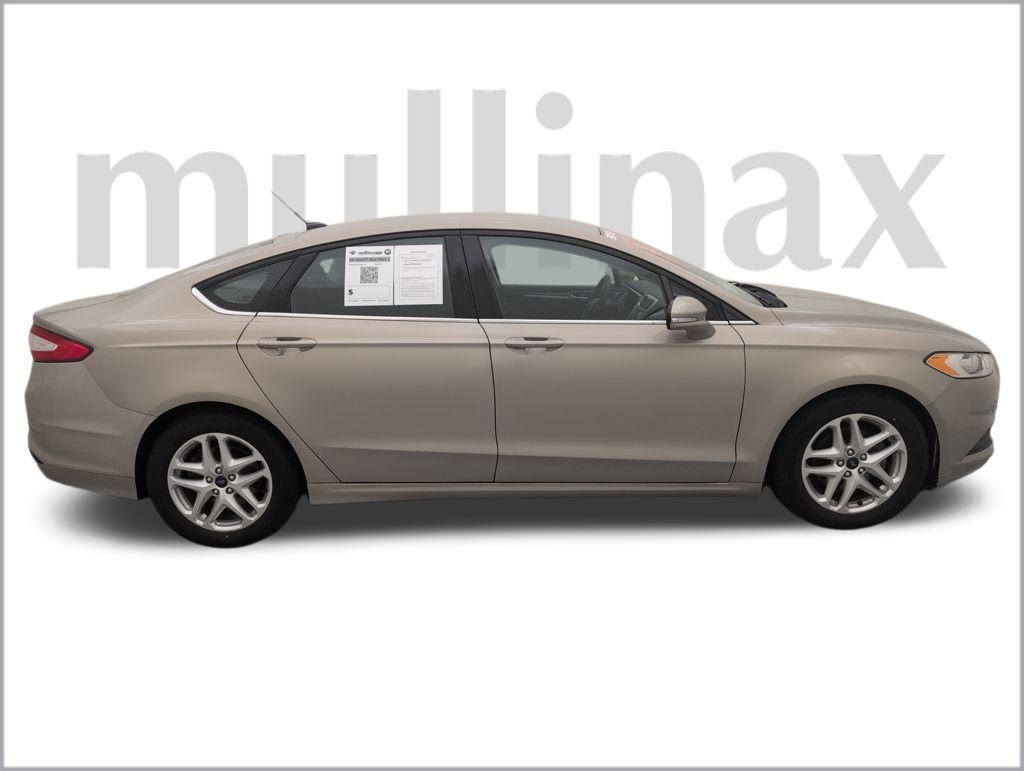 2016 Ford Fusion SE photo 3