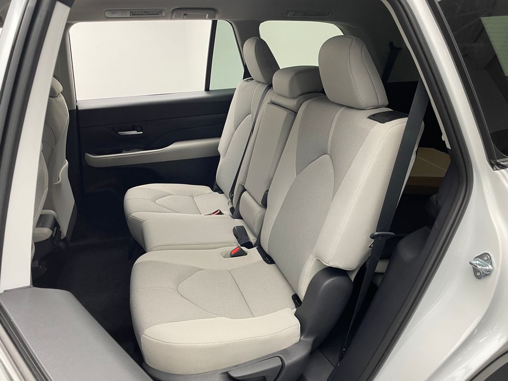 Thumbnail: 2025 Toyota Grand Highlander - 32