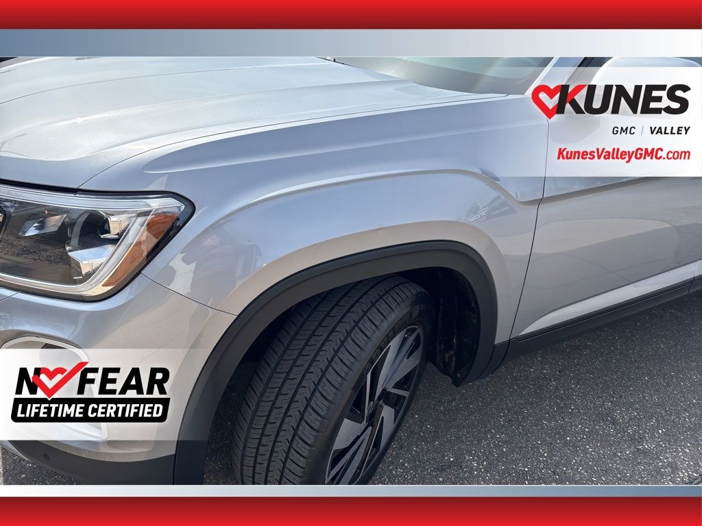 Silver Mist Metallic 2025 Volkswagen Atlas SE 4Motion with Technology SUV / Crossover All-Wheel Drive 8-Speed Automatic