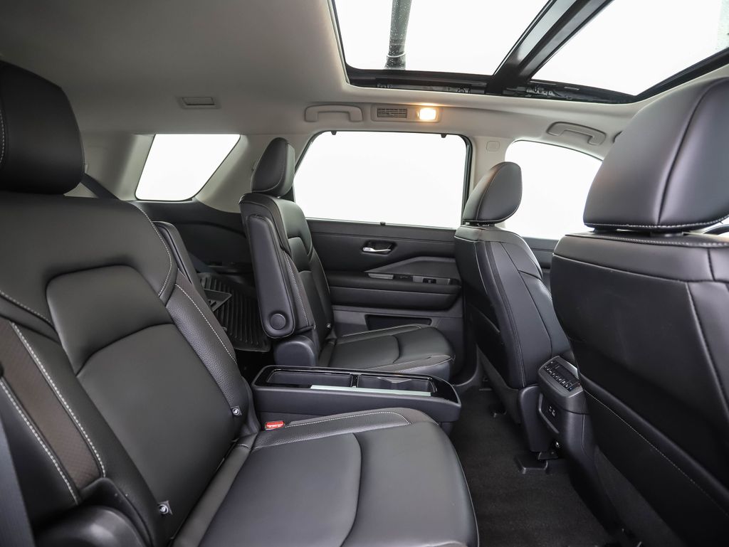 2024 Nissan Pathfinder SL 26