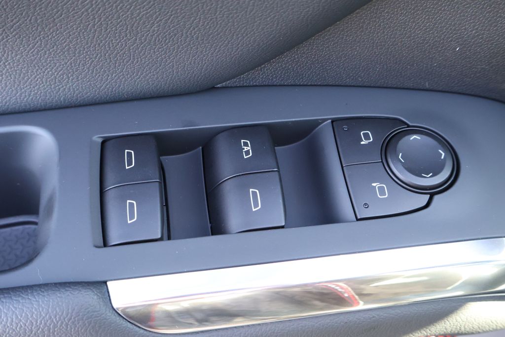 Thumbnail: 2026 Chevrolet Traverse - 18