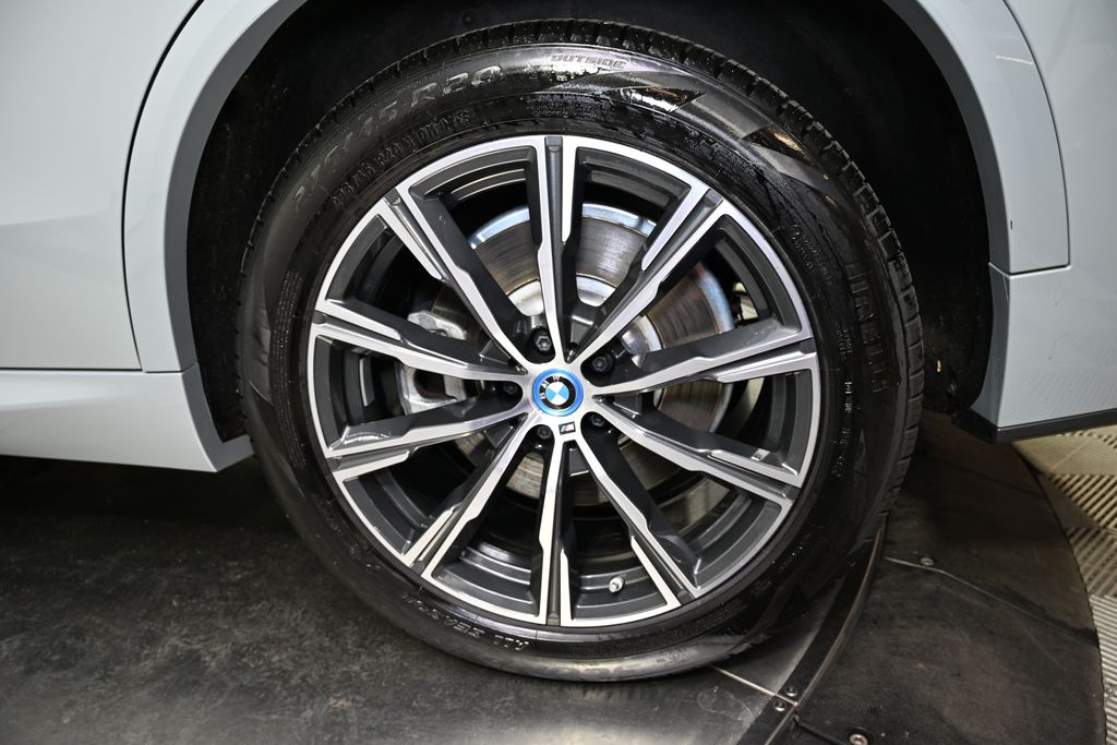 2025 BMW X5 xDrive50e 12