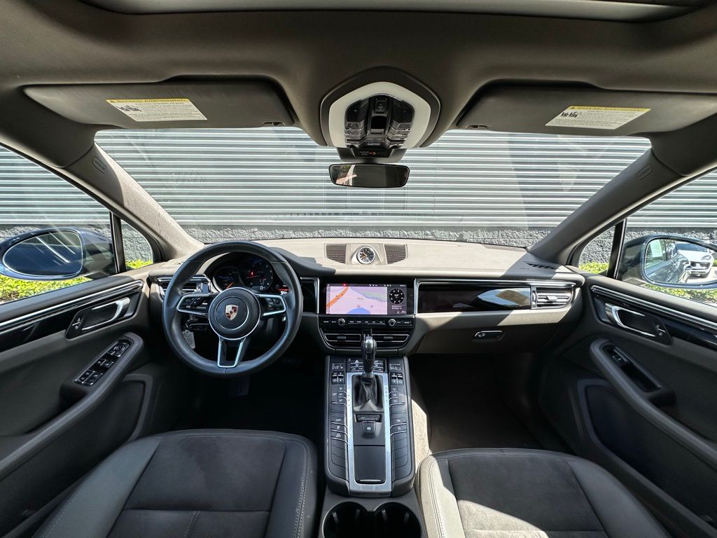Thumbnail: 2020 Porsche Macan - 30